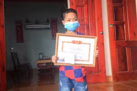 Khen thưởng học sinh lớp 3 nhanh trí cứu bạn đuối nước
