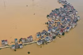 Lũ lụt nghiêm trọng nhất 3 thập kỷ tàn phá nhiều tỉnh thành ở Trung Quốc