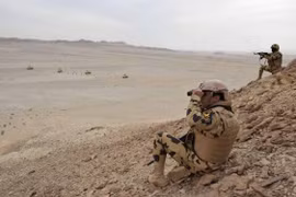 Video Quân đội Ai Cập tiêu diệt 89 tay súng khủng bố trên bán đảo Sinai