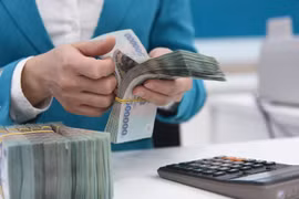 Lãi suất liên ngân hàng giảm mạnh