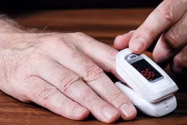 Cách theo dõi chỉ số SpO2 khi khó thở 
