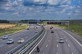 Khoảng cách an toàn giữa 2 xe là bao nhiêu?
