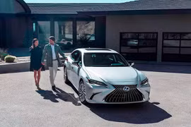 Ngoại thất Lexus ES 2022.