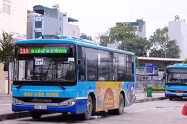 Hà Nội: Từ ngày 14/10, xe buýt vận chuyển không quá 50% chỗ đứng, ngồi trên xe.