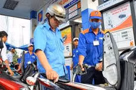 Xăng dầu tăng giá đồng loạt