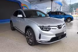 Chiếc VinFast VF8 2022 mới đã được trưng bày trong khuôn khổ chương trình “Xếp xe kỷ lục hình bản đồ Việt Nam” tại TP Hải Phòng.