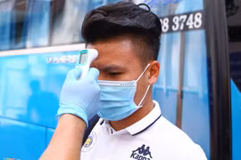 Quang Hải có mức thân nhiệt 37,8 độ C trước trận siêu cúp
