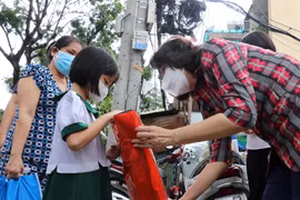 Hàng cứu trợ vẫn nằm trong kho hơn 1 tháng, lỗi tại ai?