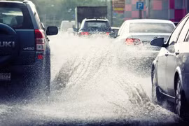 Những lưu ý để bảo vệ xe trong ngày mưa gió