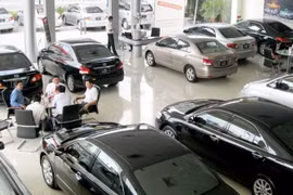 Các hãng xe cắt khuyến mại