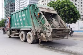 Hà Nội: Xử lý nghiêm các xe vận chuyển rác thải gây rơi vãi, rò rỉ nước