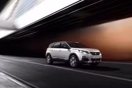 Tháng 12, Peugeot 5008 – SUV 7 chỗ mới tới tay khách Việt