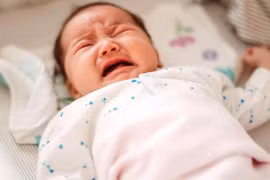 Áp đầu cù bụng trẻ dễ lồng ruột