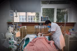 Nguy kịch cồn sát khuẩn bán trong hiệu thuốc