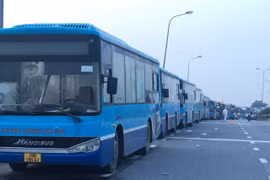 Hàng chục xe buýt của Tổng công ty Vận tải Hà Nội (Transerco) đã được huy động, đưa đón người dân từ vùng dịch phía Nam ra Hà Nội về các địa phương cách ly theo quy định.