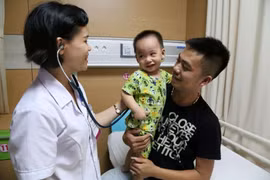 Trẻ ho, sốt cẩn thận nhiễm virus adeno nguy hiểm