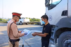 Hà Nội: Siết chặt kiểm tra phương tiện chở hàng ra vào kho, bãi, khu công nghiệp