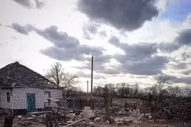 Ukraina pháo kích dữ dội vào vùng Donbass, đọ súng với lực lượng dân quân Donetsk và Lugansk