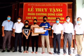 Truy tặng Huân chương dũng cảm cho nam sinh quên mình cứu người đuối nước