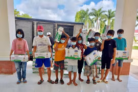 Quỹ sữa Vươn cao Việt Nam mang lại nụ cười hạnh phúc cho trẻ thơ trong mùa dịch