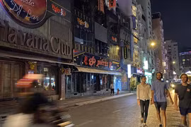 Hàng quán ế ẩm đóng cửa, trả mặt bằng hàng loạt