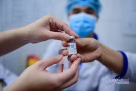 Tin vui từ Bộ Tài chính, lo đủ tiền mua vắc xin cho toàn dân