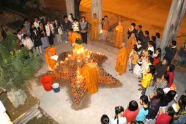 Lên chùa cầu an