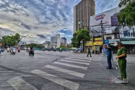 Hình ảnh đường phố Hà Nội ngày siết chặt "ai ở đâu ở yên đó"