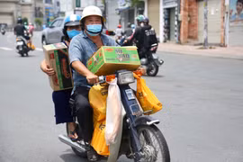 Đổ xô đi mua hàng sau tin đồn sai trái 'đóng cửa toàn TP.HCM'