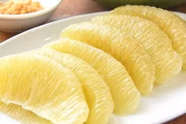 Loét miệng vì ăn bưởi khi uống thuốc ung thư