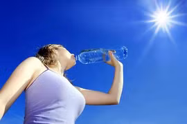 Không ăn uống đồ lạnh khi say nắng