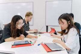 Hướng nghiệp không phải ngày một ngày hai, mà cả một quá trình.