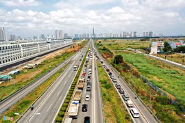 Cửa ngõ cao tốc TP.HCM - Long Thành - Dầu Giây kẹt xe kéo dài hàng km