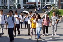 Bán trường chuyên, bất bình đẳng xã hội càng nghiêm trọng