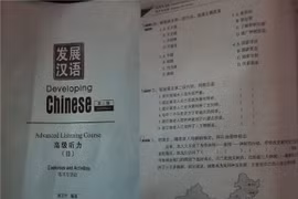Đại học Công nghiệp Hà Nội tiêu hủy giáo trình in hình "đường lưỡi bò"