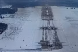  An-124 Ruslan Không quân Nga lần đầu tiên thực hiện kỹ thuật Voi đi bộ của không quân Mỹ
