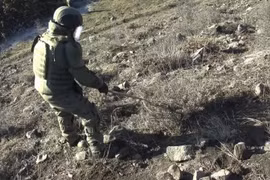 Công binh Nga sử dụng robot Uran-6 rà phá bom mìn ở Nagorno - Karabakh