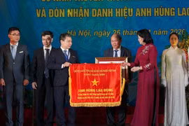 Trường THPT Chuyên Khoa học Tự nhiên đón nhận danh hiệu Anh hùng lao động thời kỳ đổi mới 