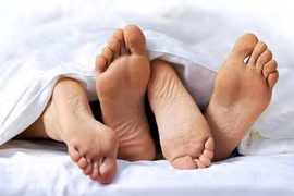 Khi mưa gió sấm chớp có cần kiêng sex?