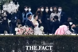 Tan chảy khoảnh khắc Hyun Bin và Son Ye Jin cùng nhau vào lễ đường