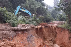 Giao thông qua Quảng Bình, Quảng Trị bị chia cắt