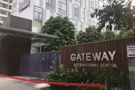 Tài xế xe đưa đón thực nghiệm hiện trường vụ cháu bé 6 tuổi tử vong ở trường Gateway