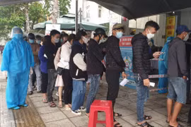 Còn ít nhất 1-2 làn sóng Covid nữa 