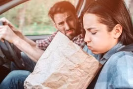 Bí quyết khử sạch mùi nôn trớ và xú uế trên xe ô tô