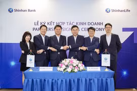 Hợp tác giữa hai bên sẽ giúp nhiều khách hàng Ngân hàng Shinhan có thể tiếp cận các sản phẩm từ Shinhan Life một cách thuận lợi và nhanh chóng nhất.