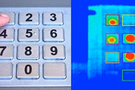 Các nút kim loại trên bàn phím cây ATM có tác dụng gì?