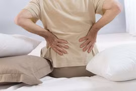 Đau lan xuống chân vẫn không đi bệnh viện