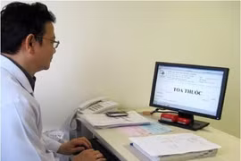 Theo Bộ Y tế, đơn thuốc điện tử được lập, hiển thị, ký số, chia sẻ và lưu trữ bằng phương thức điện tử có giá trị pháp lý như đơn thuốc giấy.