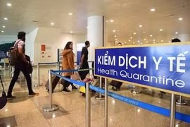 Bốn khách Việt về nước từ Thái Lan phải cách ly