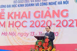 Hơn 5.800 tân sinh viên Kinh doanh và Công nghệ tựu trường